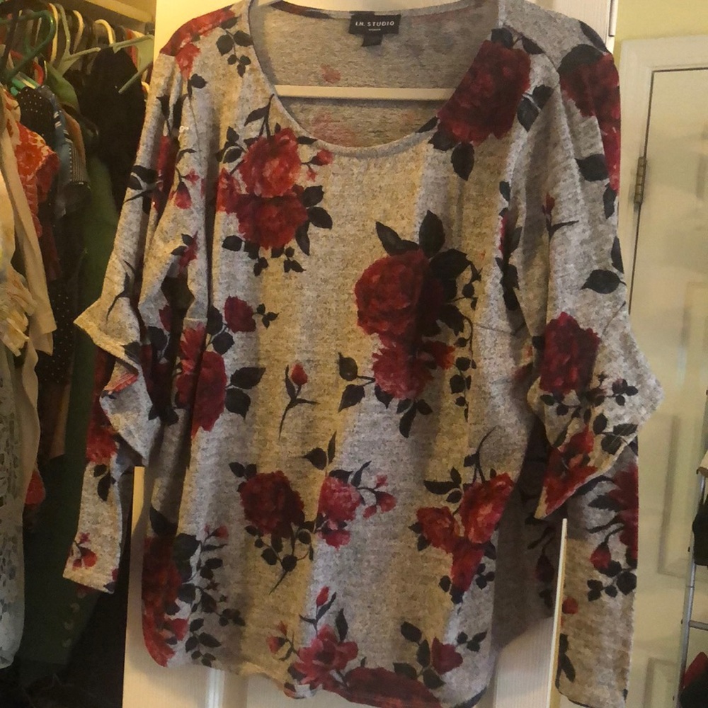 Roses Gray Sweater Flowy Sleeves comfy blouse